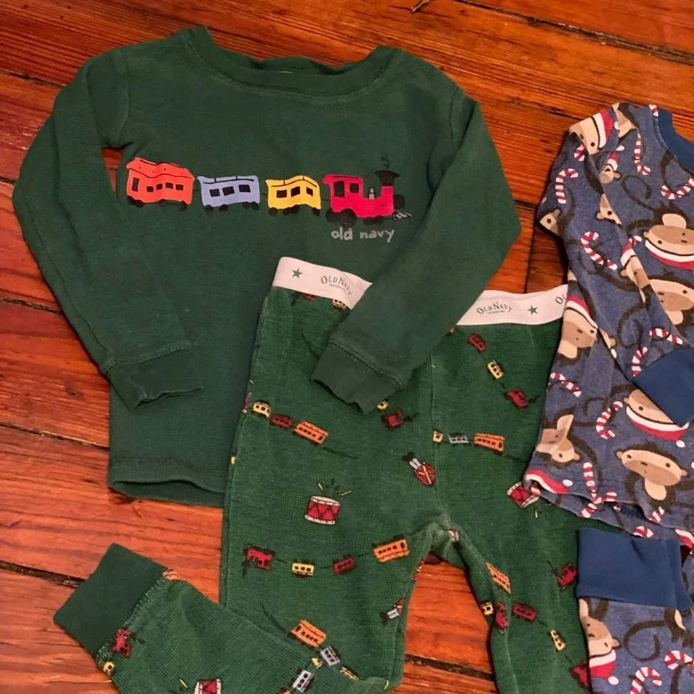 Old Navy Matching Pjs 2 pairs Size 2T